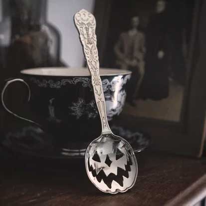 LIVELY GHOSTS HAUNTED HALLOWS TEA SPOON SILVER