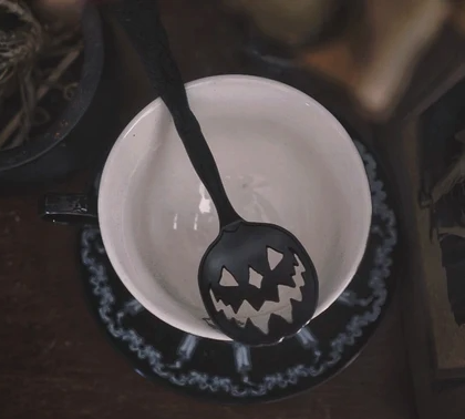 LIVELY GHOSTS HAUNTED HALLOWS TEA SPOON BLACK