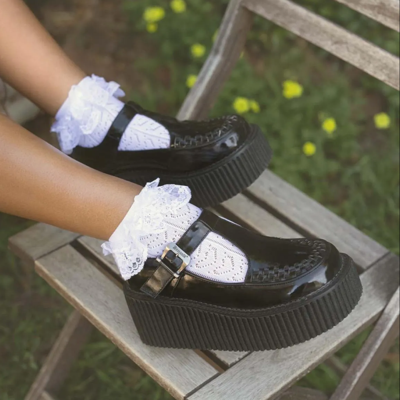 White Pointelle Heart Ruffle Ankle Socks – Dolls Kill