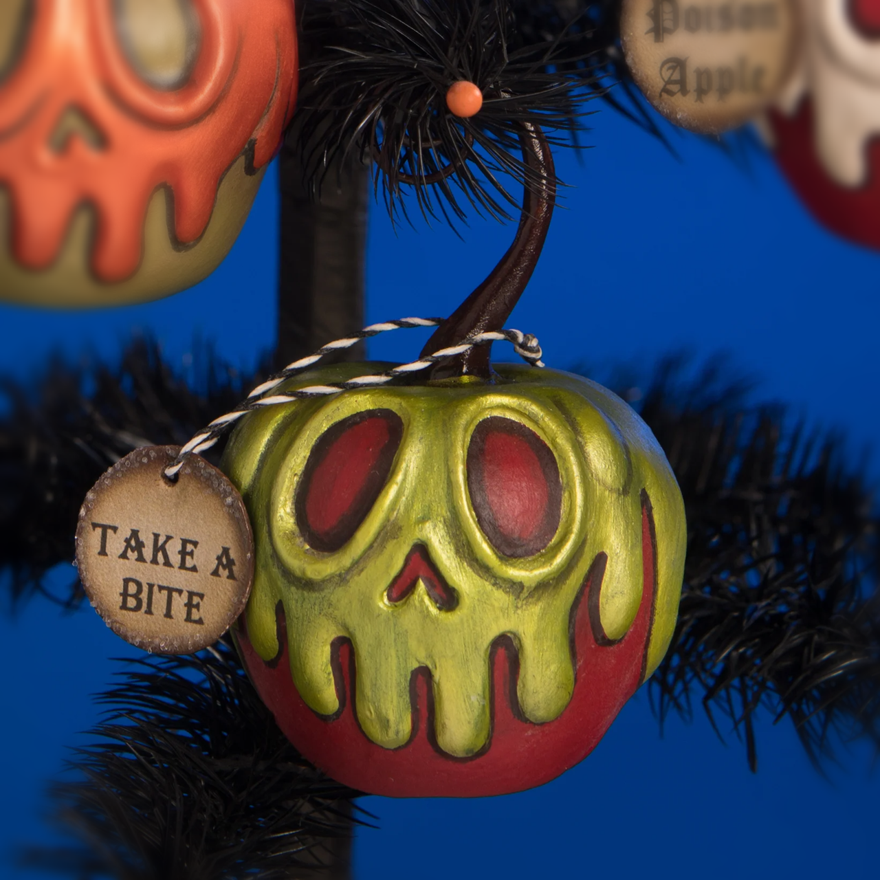 POISON APPLE ORNAMENT RED / GREEN
