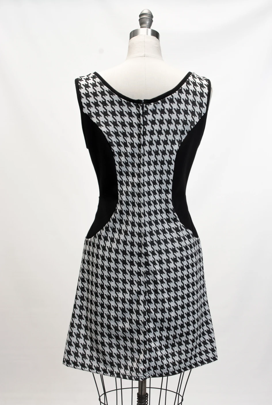 https://www.sourpussclothing.com/cdn/shop/products/mandie_dress_houndstooth_5.png?v=1636396752&width=1920